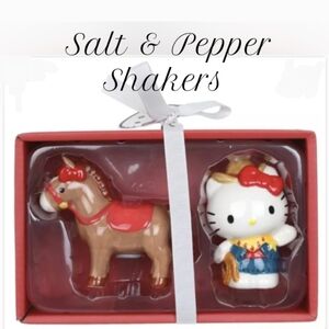 🆕Hello Kitty Salt & Pepper Shakers